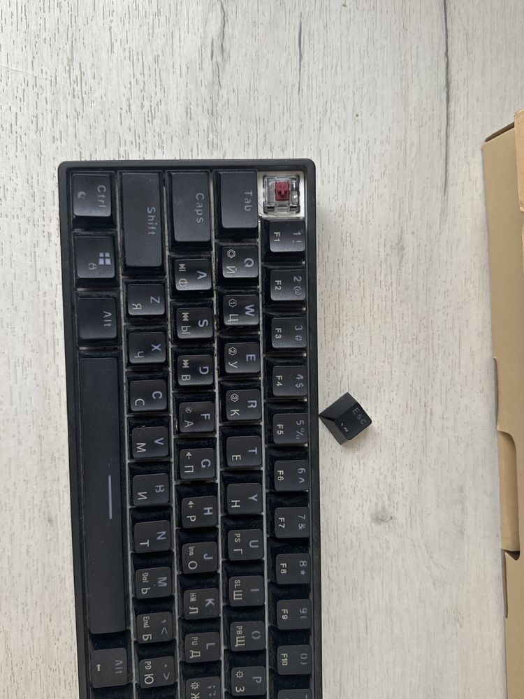 Продаю Skyloong GK61 (brown switches)