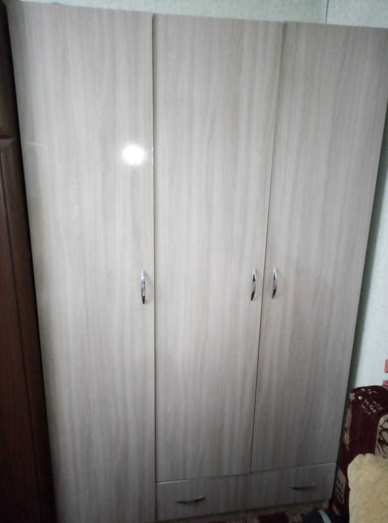 Прихожку зеркало+тумба для обуви+ шкаф для одежды+вешалка+тумба