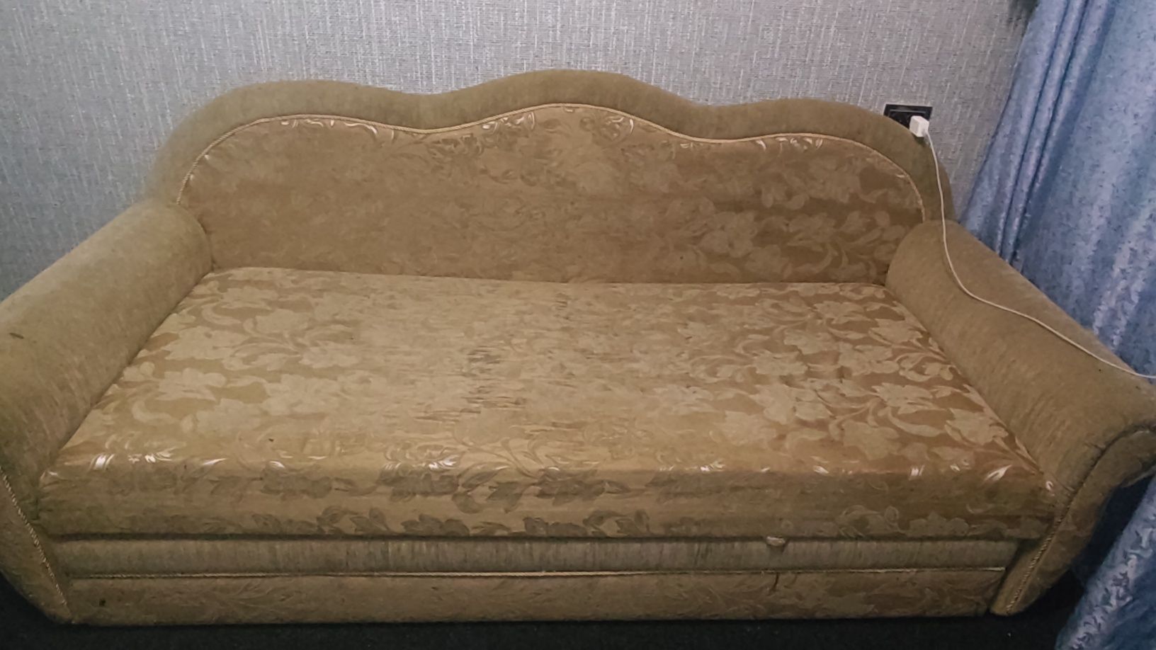 Продам диван 15000