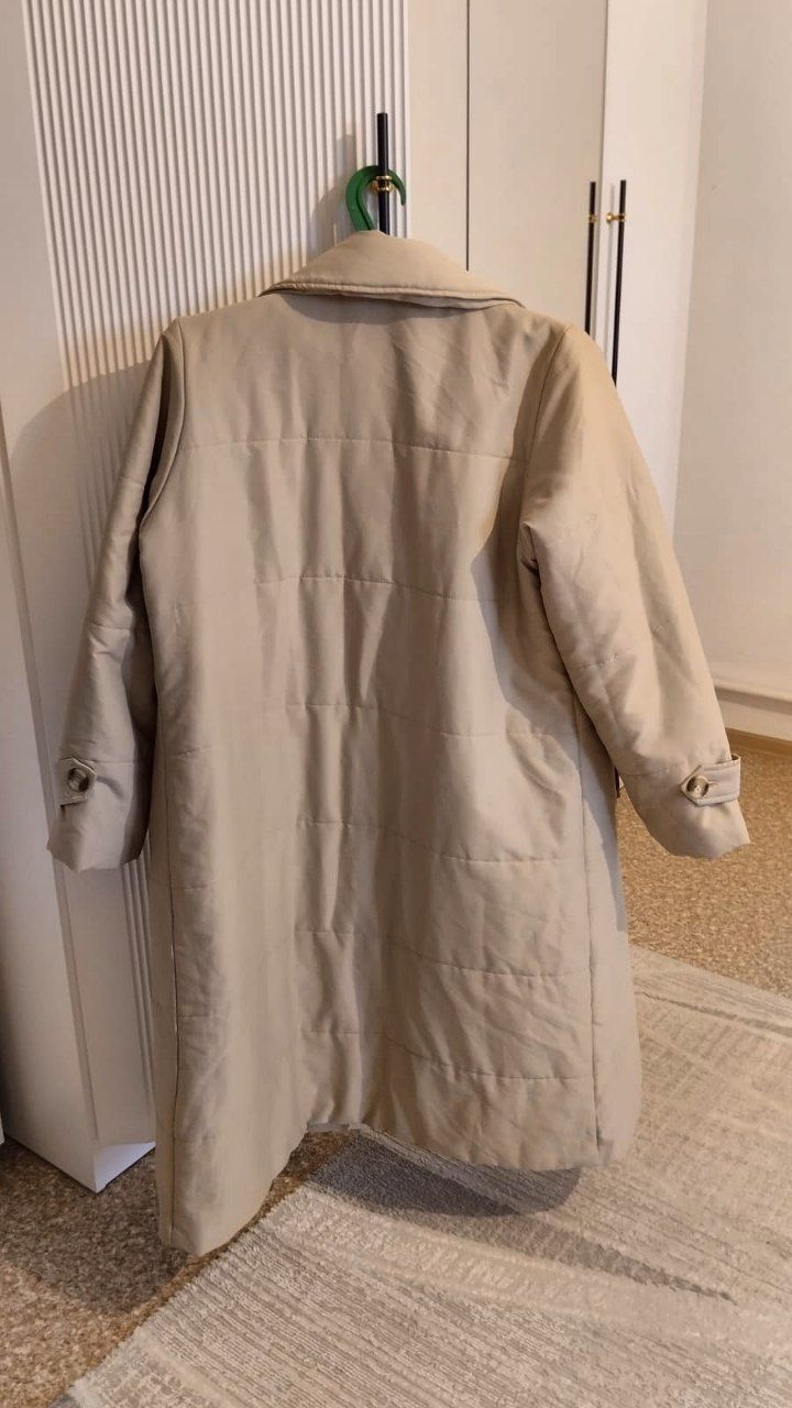 Продам женские плащи