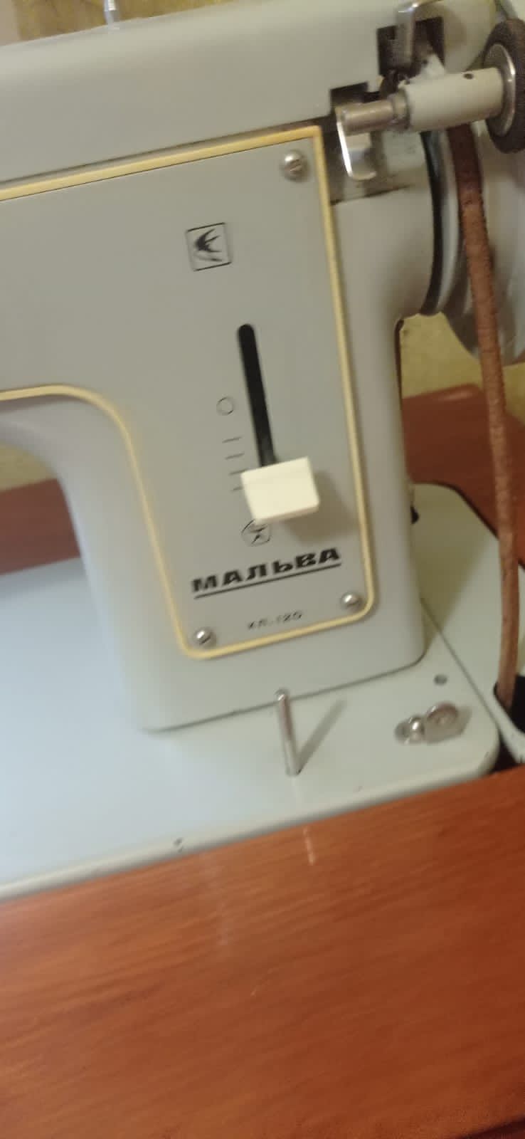 Продам швейную машину