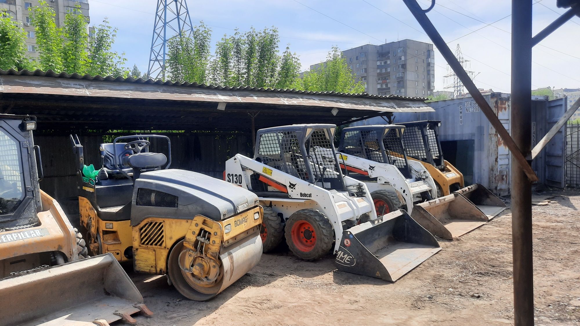 Аренда и услуги мини-погрузчик Bobcat,бобкат, мини погрузчик, каток 3т