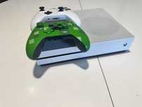 Продажа Xbox One S (500) гигабайтов с двумя джостиками