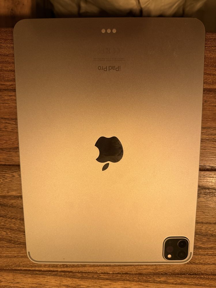 iPad Pro 11” (2022, 4 поколение) + Magic Keyboard + Apple Pencil 2