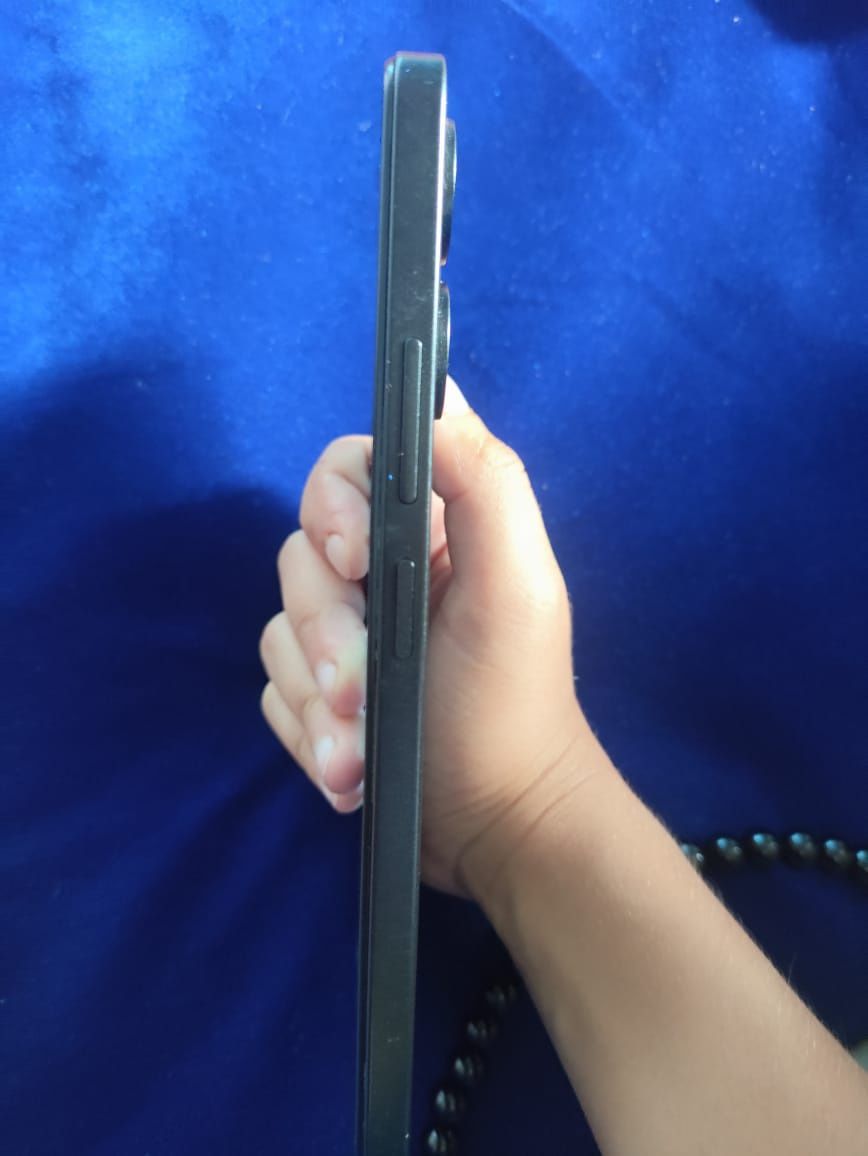 Продам POCO C65 256G игровой.
