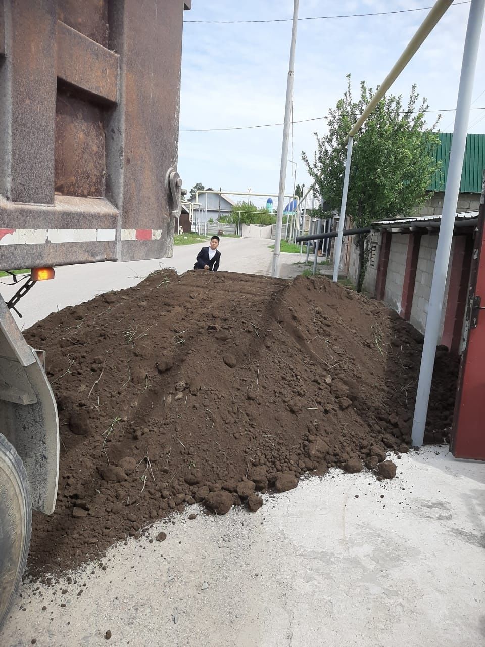 Доставка грунт засыпка, глина, чернозем, балас, пгс, отсев, сникерс
