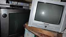 Телевизор LG.И по меньше Panasonic видеомагнитофон LG