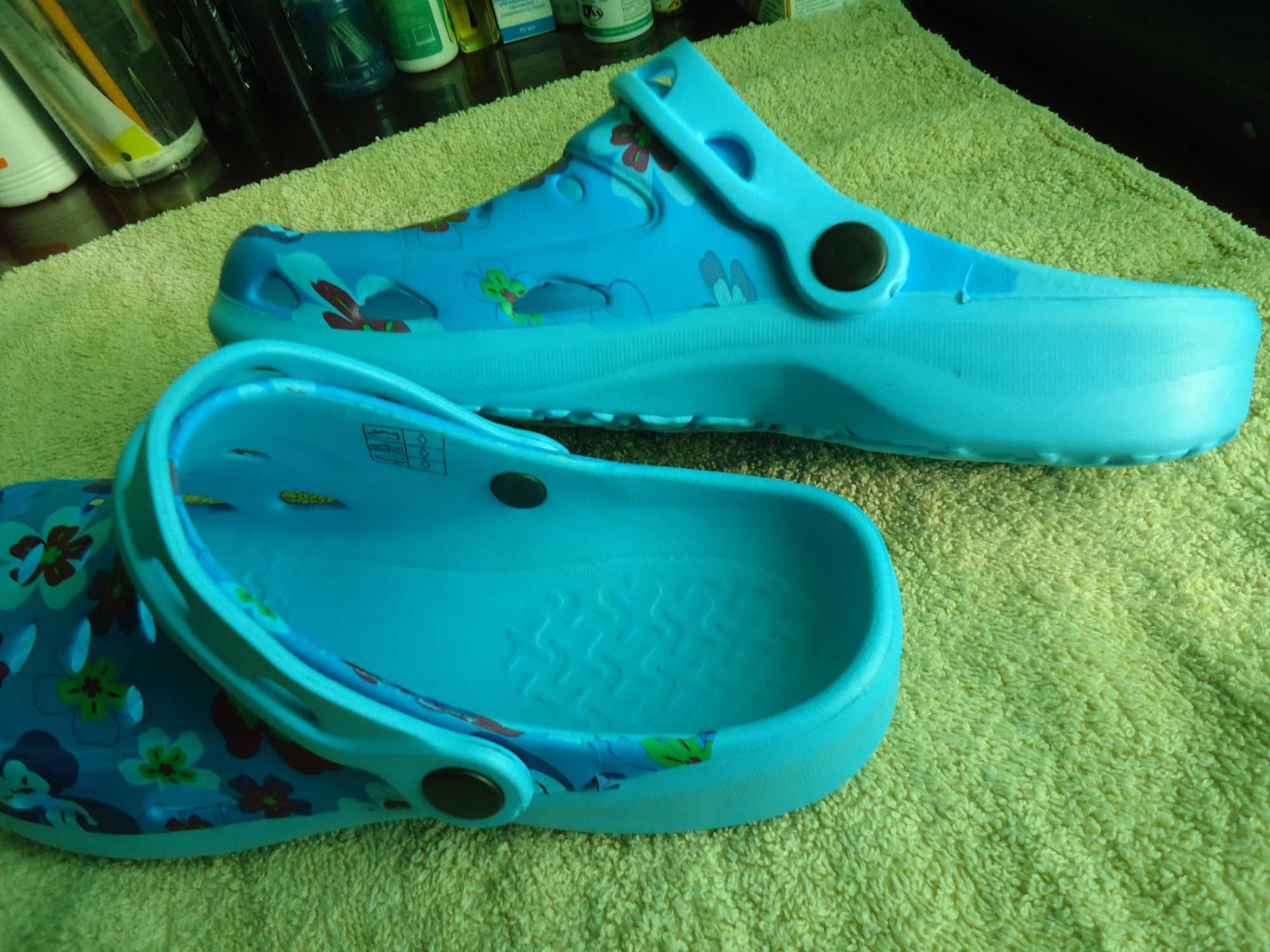Женские шлёпанцы Crocs оригинал 38 размер привезли из Германии.