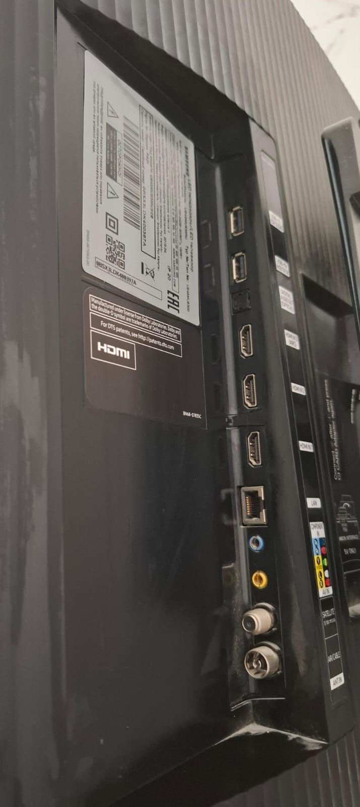 Телевизор Samsung с  smart TV и саундбаром в подарок