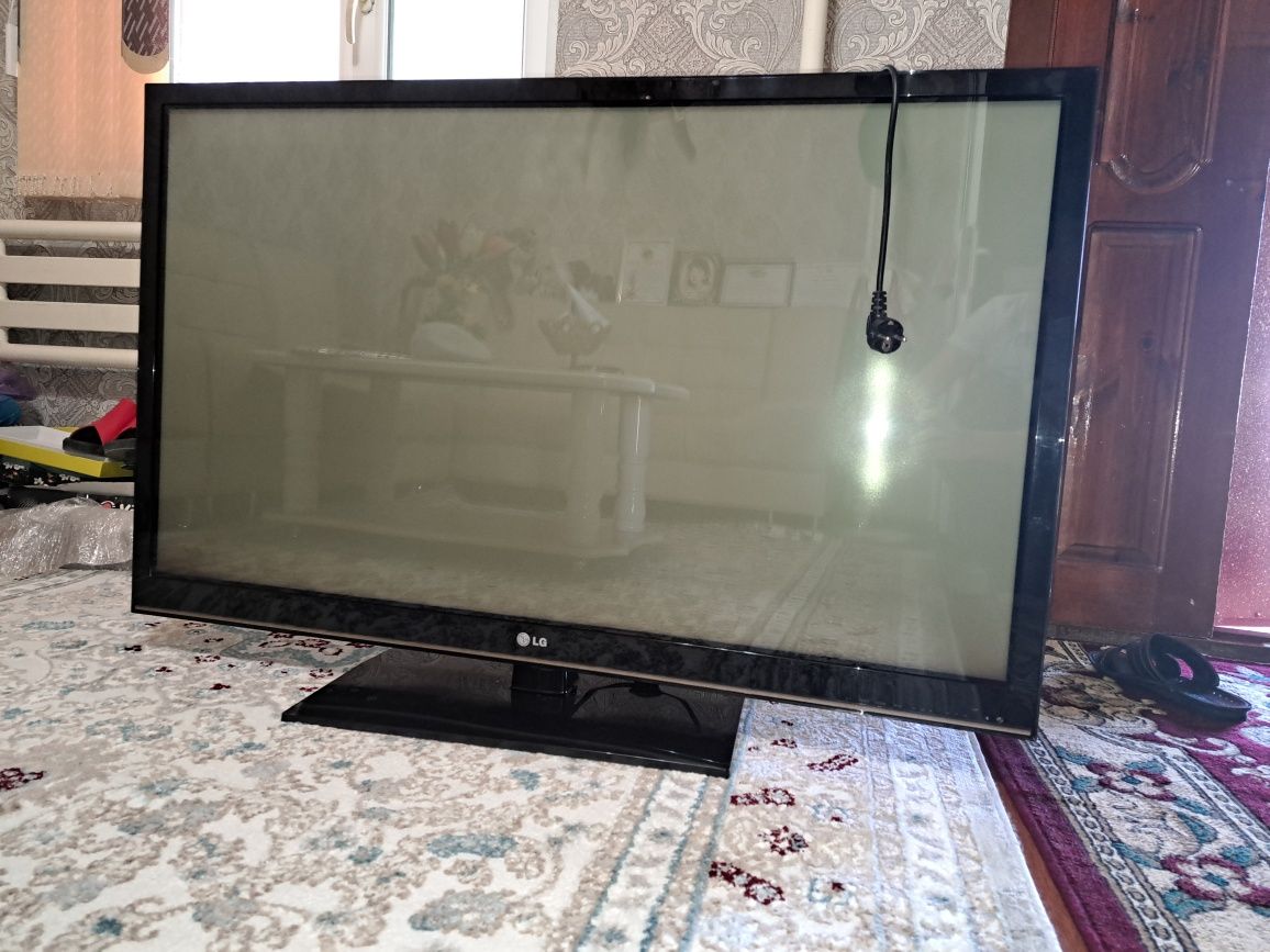 Телевизор LG с диагональю 127 см.