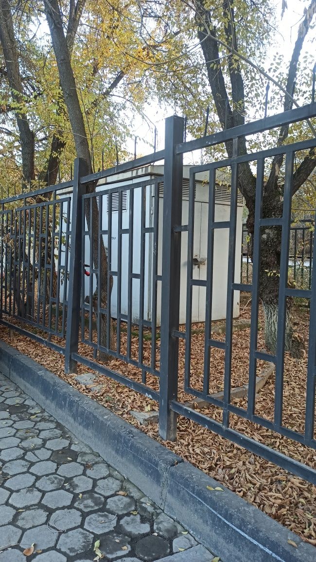 Продаётся действующее кафе на территории 0,5 Га. Район family парка.