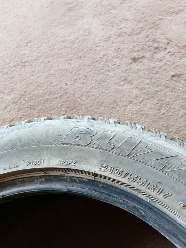 Шины Bridgestone Япония 4 колеса зимние,шипы. 215/55/R17