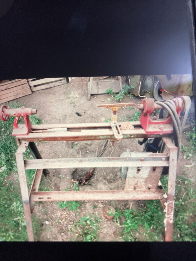 Продам токарный станок по дереву