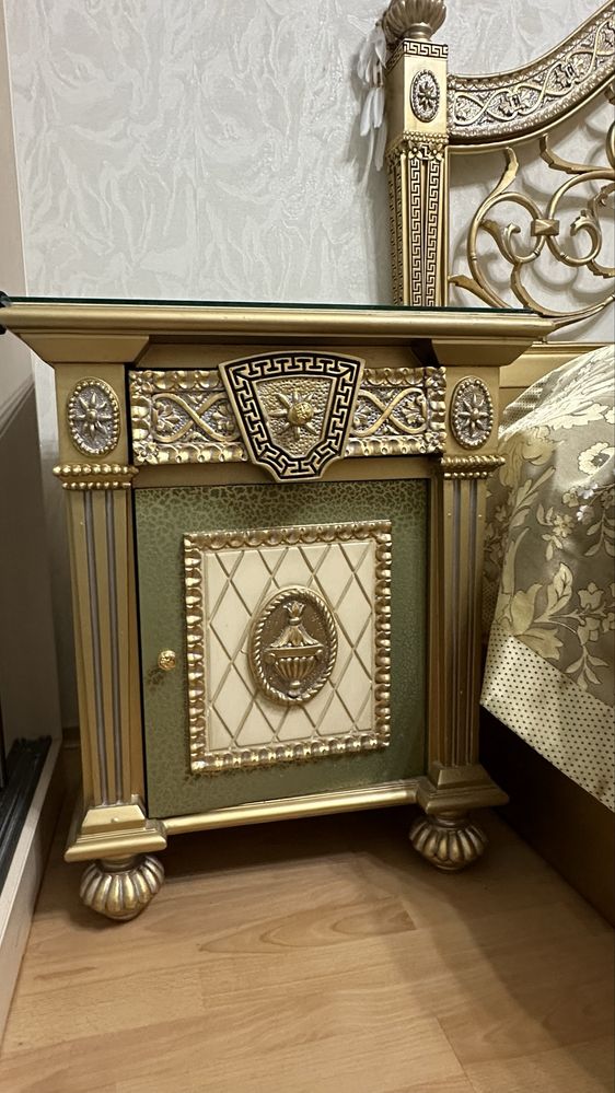 Спальняя гарнитура Versace ручной работы