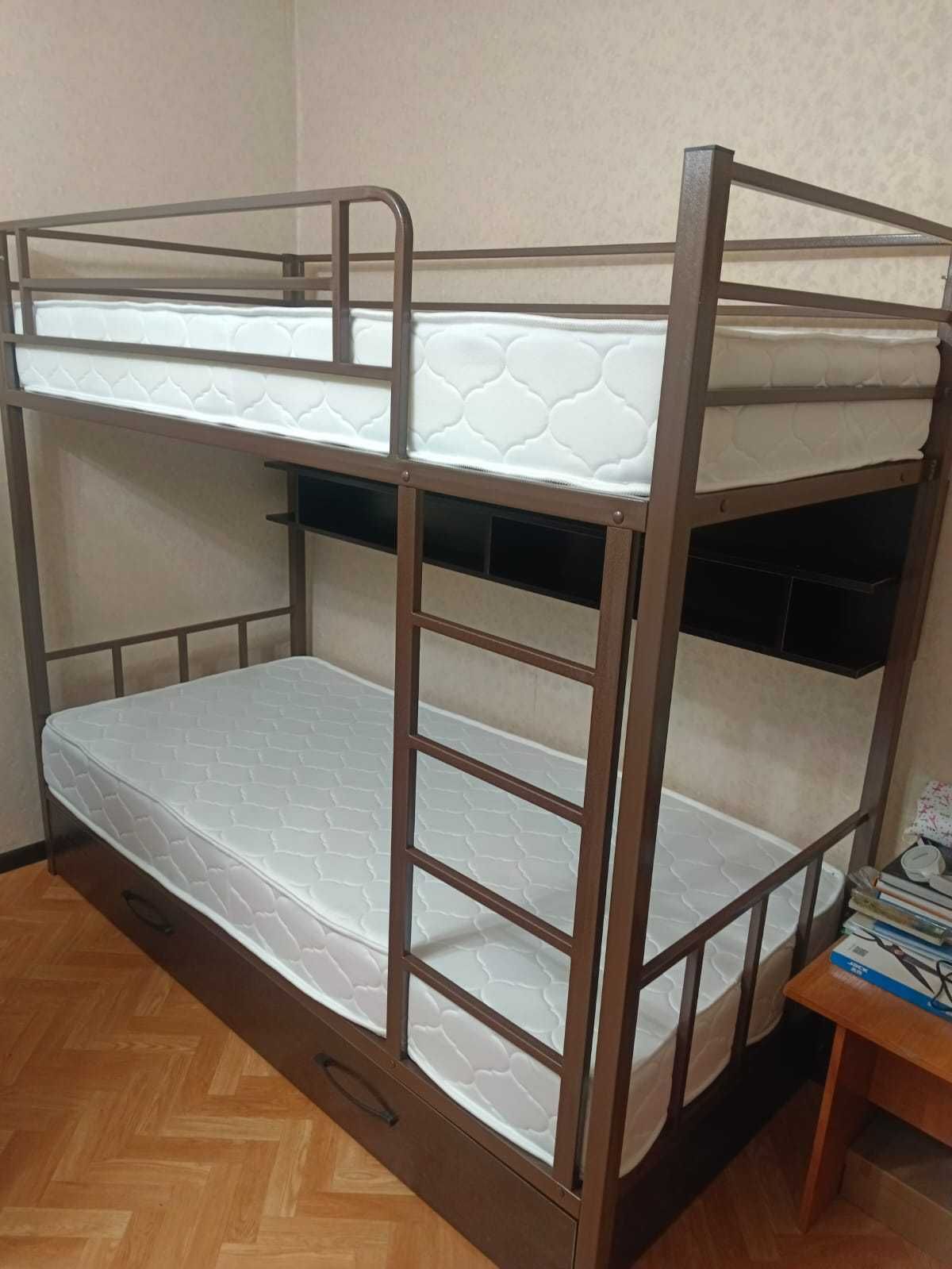 Двухъярусная металлическая кровать (двухярусная). Доставка бесплатно.