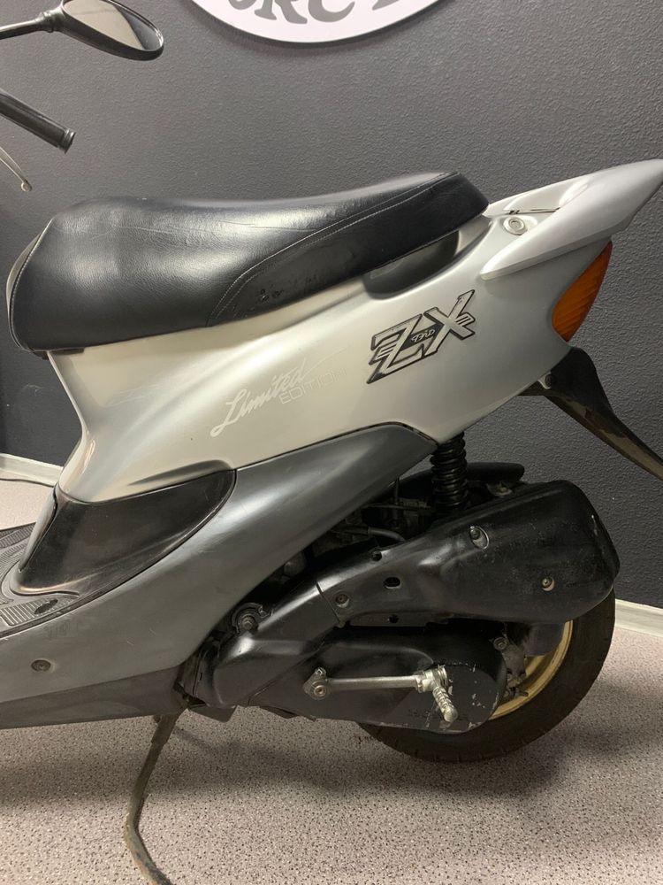 Honda DIO3 zx 2010 года + 2 шлема и чехол в подарок