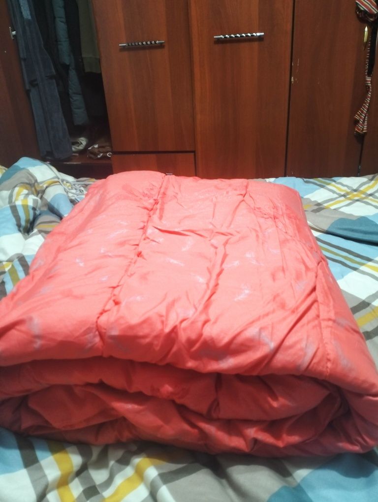 Срочно продам зимнюю одеяло