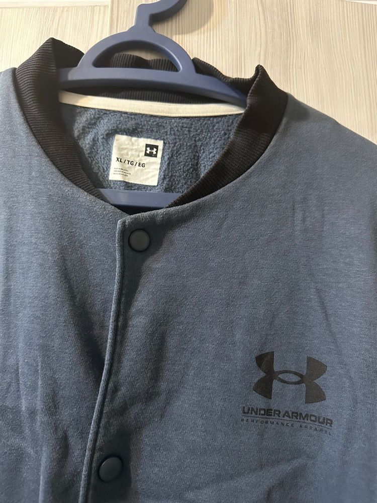 Кофта- бомбер Under Armour, 54-56 размера, в отличном состоянии