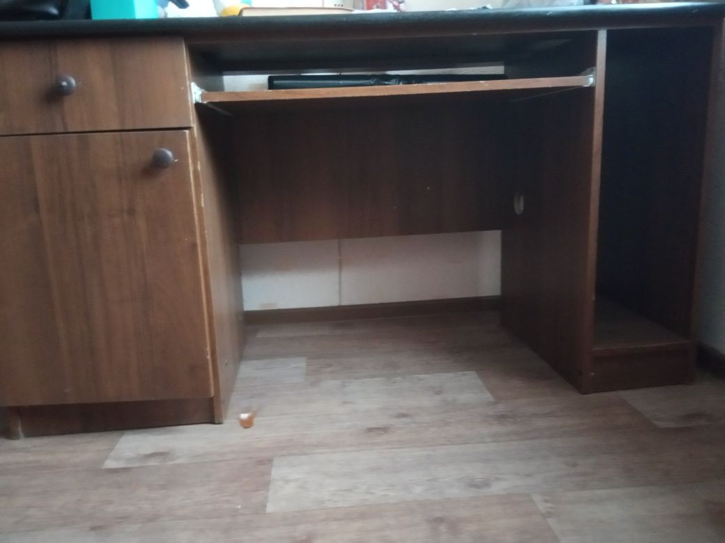 Продам письменный стол