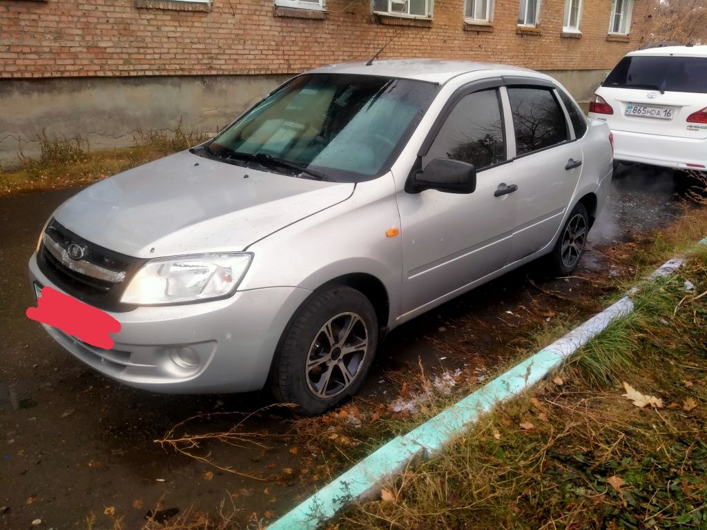 Продам Ладу гранту..2013 года.состояния хороший..зимный колисо есть...
