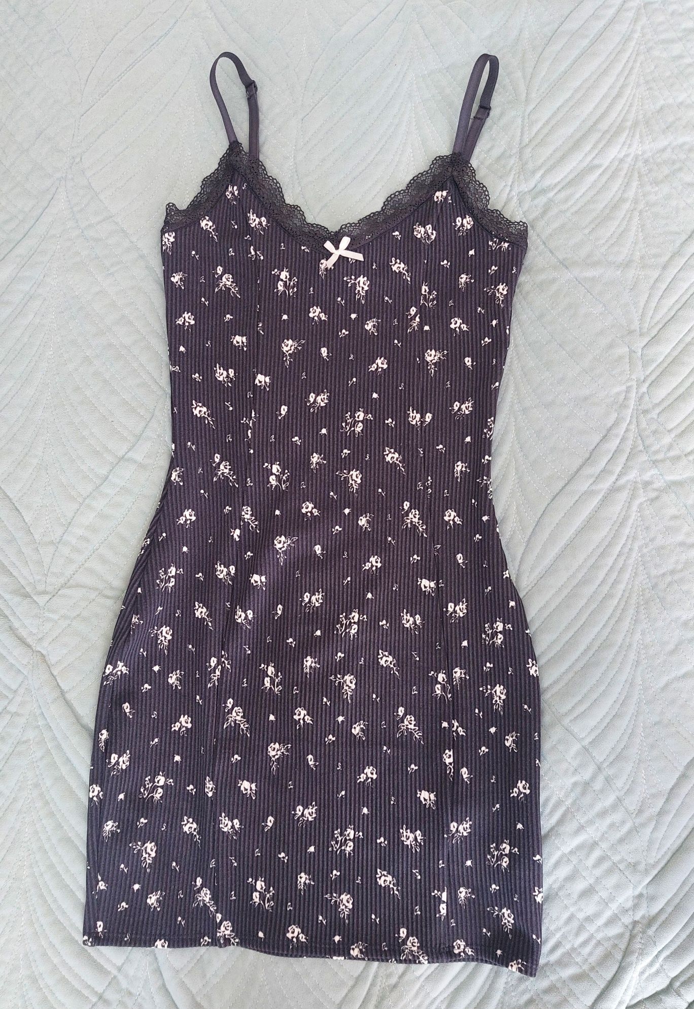 Черное летнее платье от H&M.
