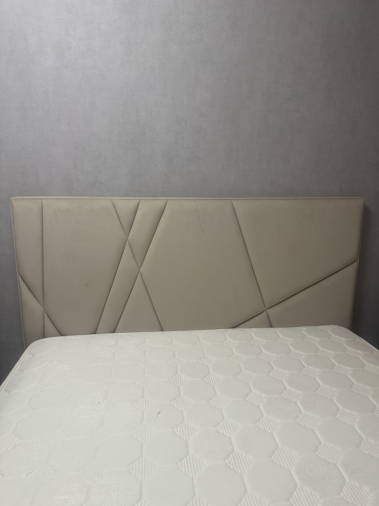 Кровать с матрасом 180*200 большая просторная