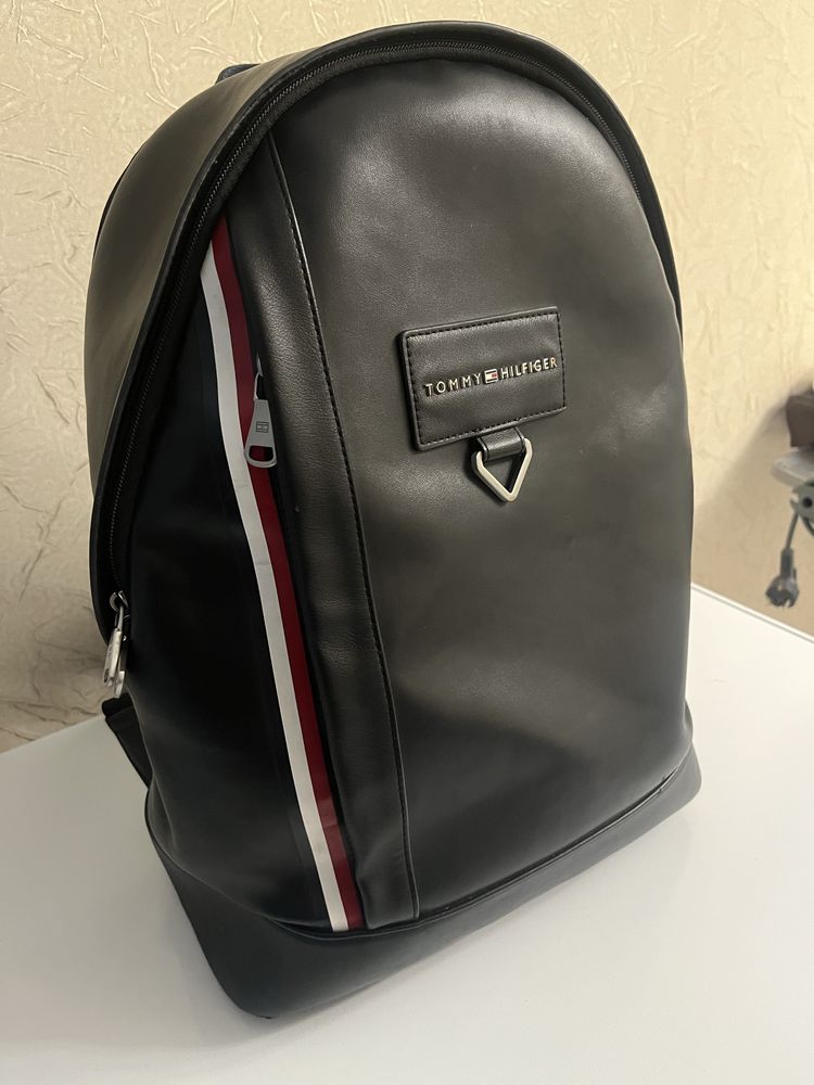 Продам рюкзак Tommy Hilfiger