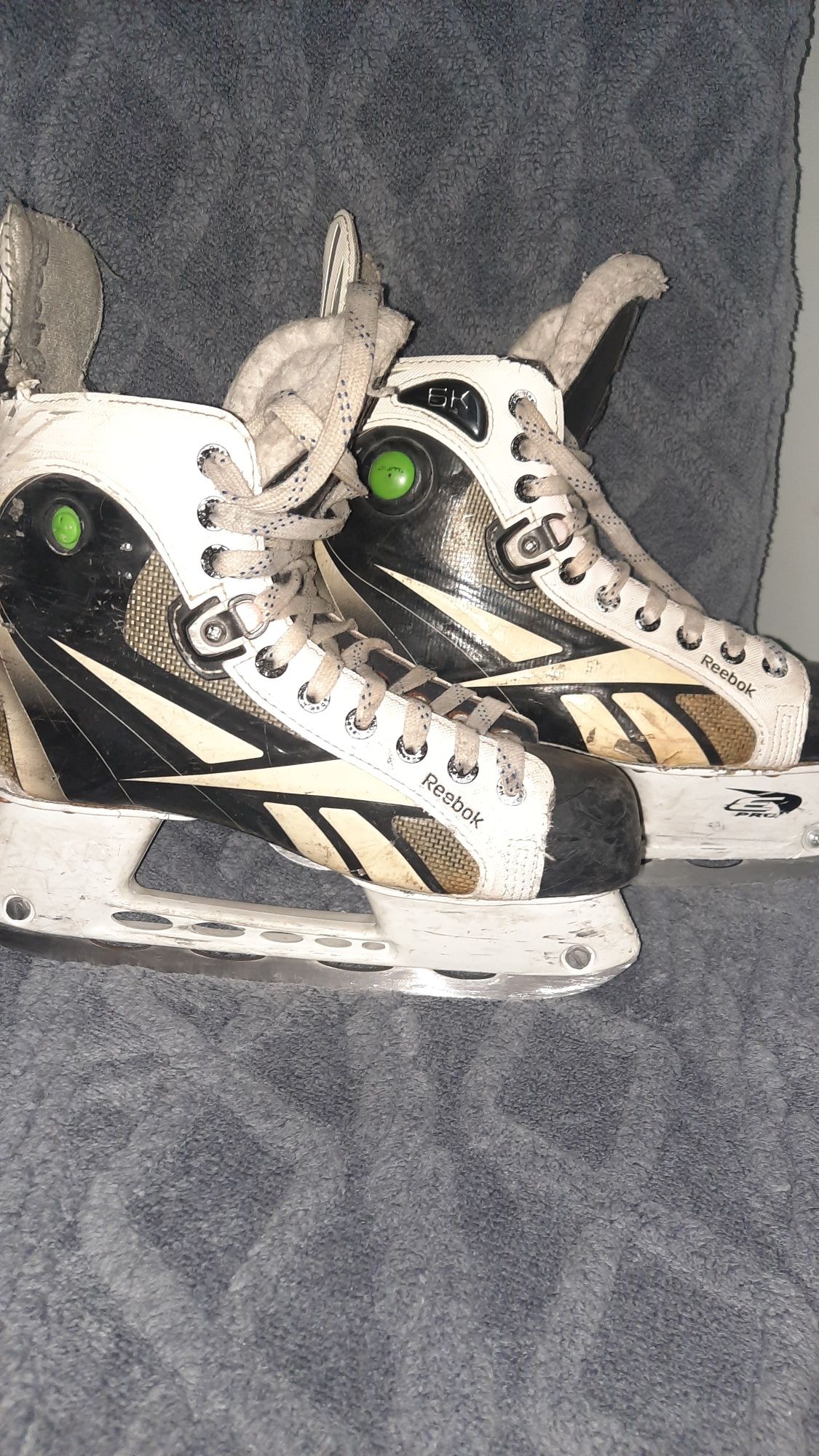 Продам коньки REEBOK
