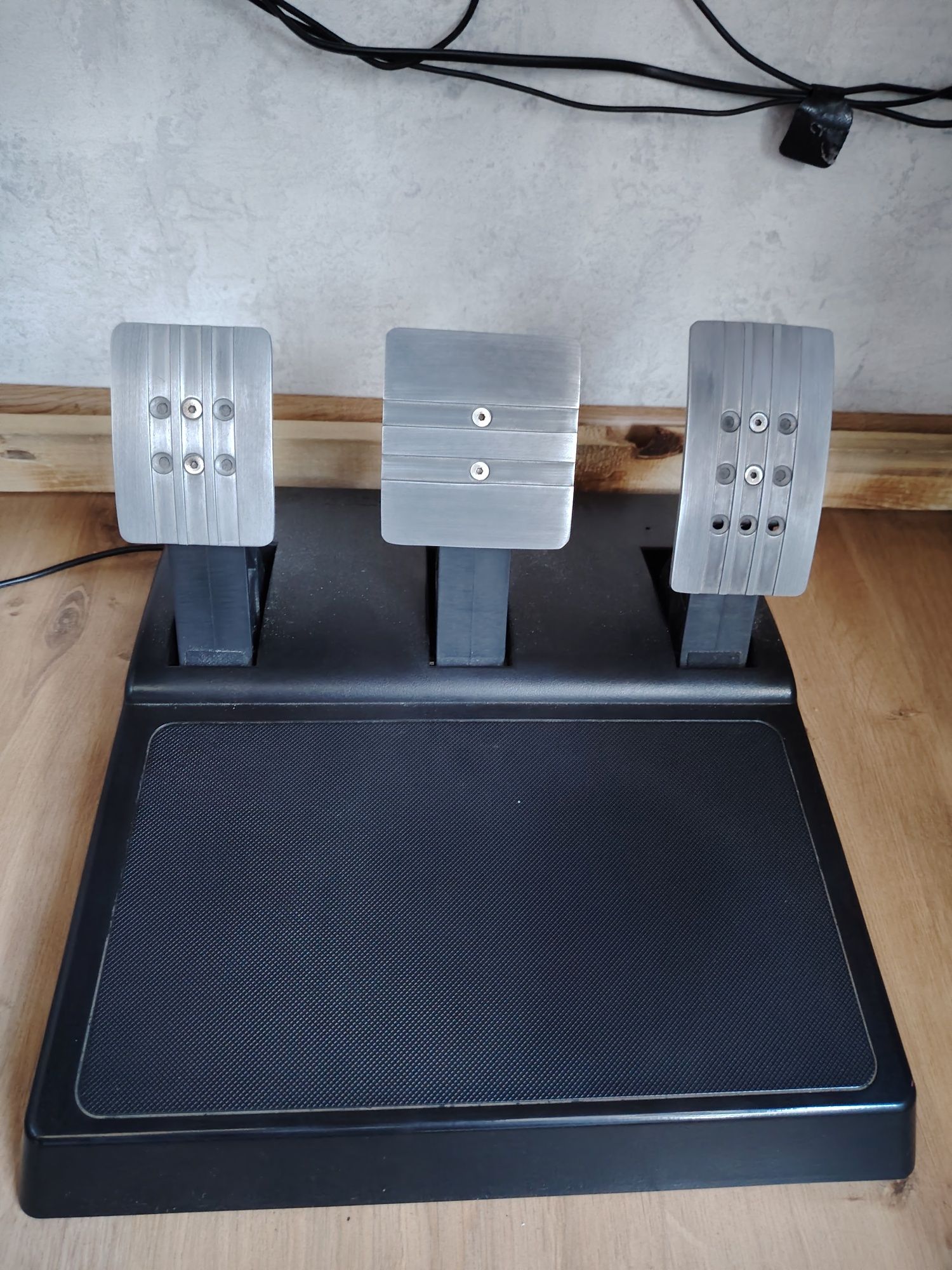 руль Thrustmaster T300, Th8s, Pxn. Можно в рассрочку
