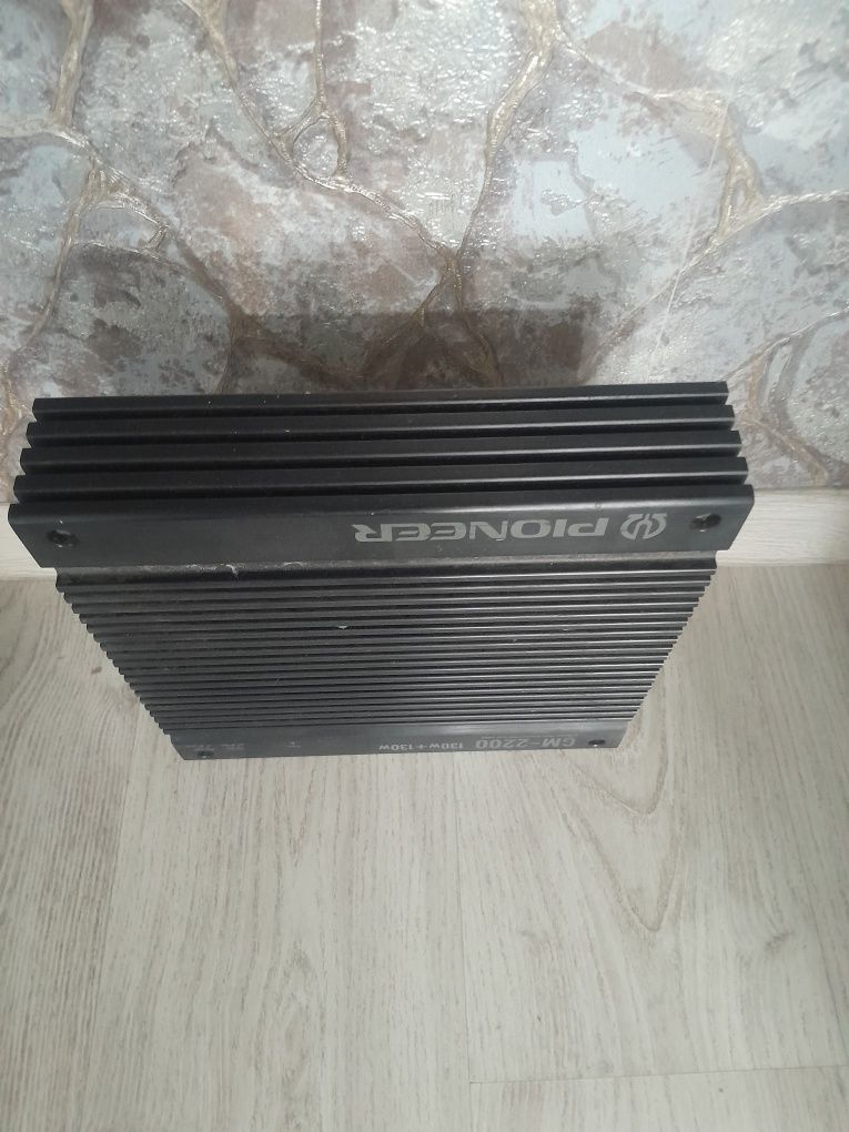 Усилитель Pioneer Япония в отличном состоянии цена 40 000  и колонки