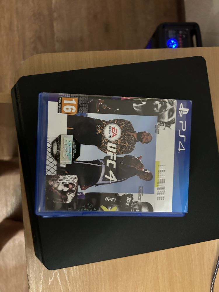 Продам PS4 slim