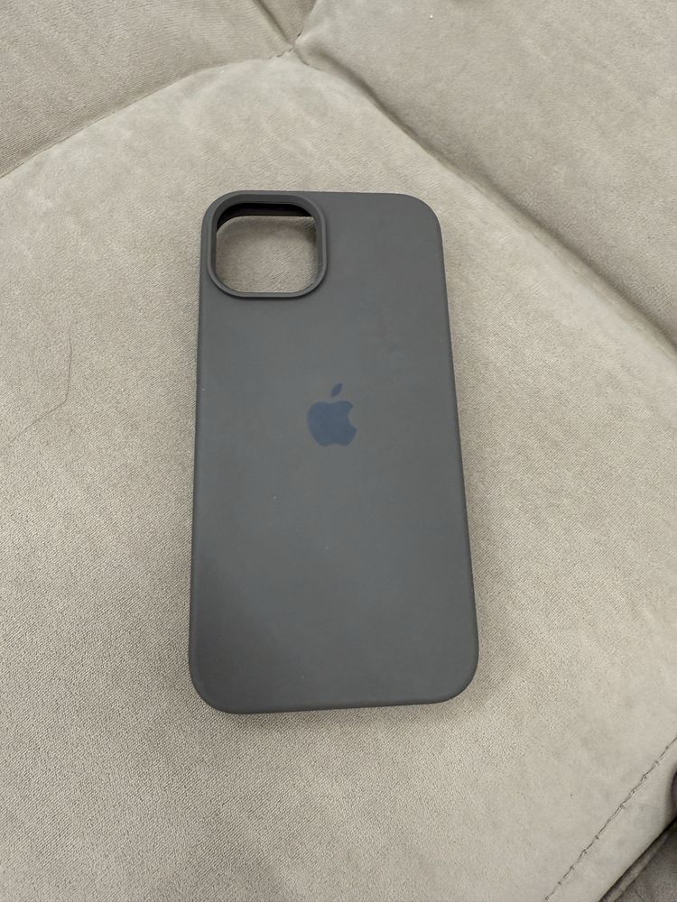 Набор чехлов для iPhone 14 (5–6 штук)