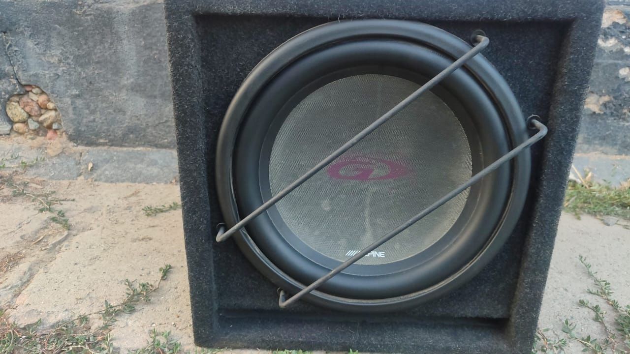 Продам саб 2 шт , усилители 4 канала 3 шт