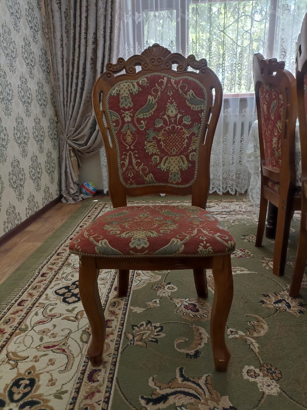 Продается стол со стульями