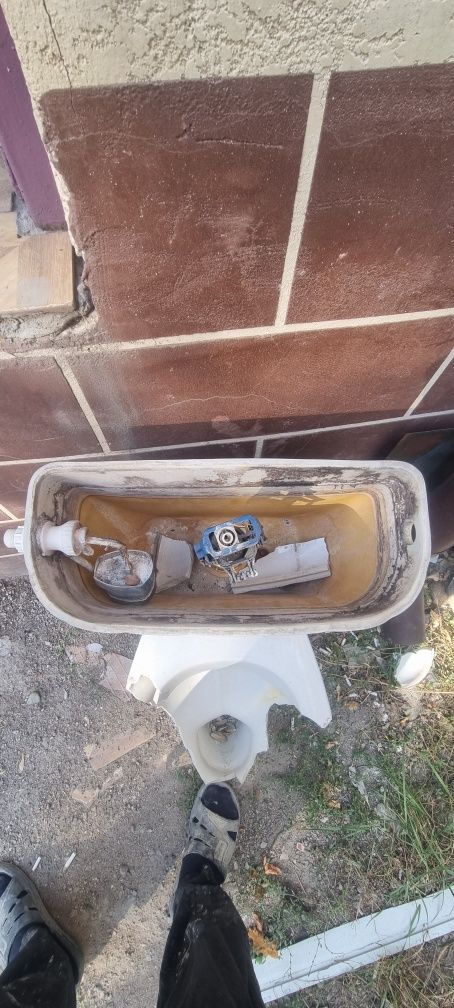 Продаетса бачок для унитаза