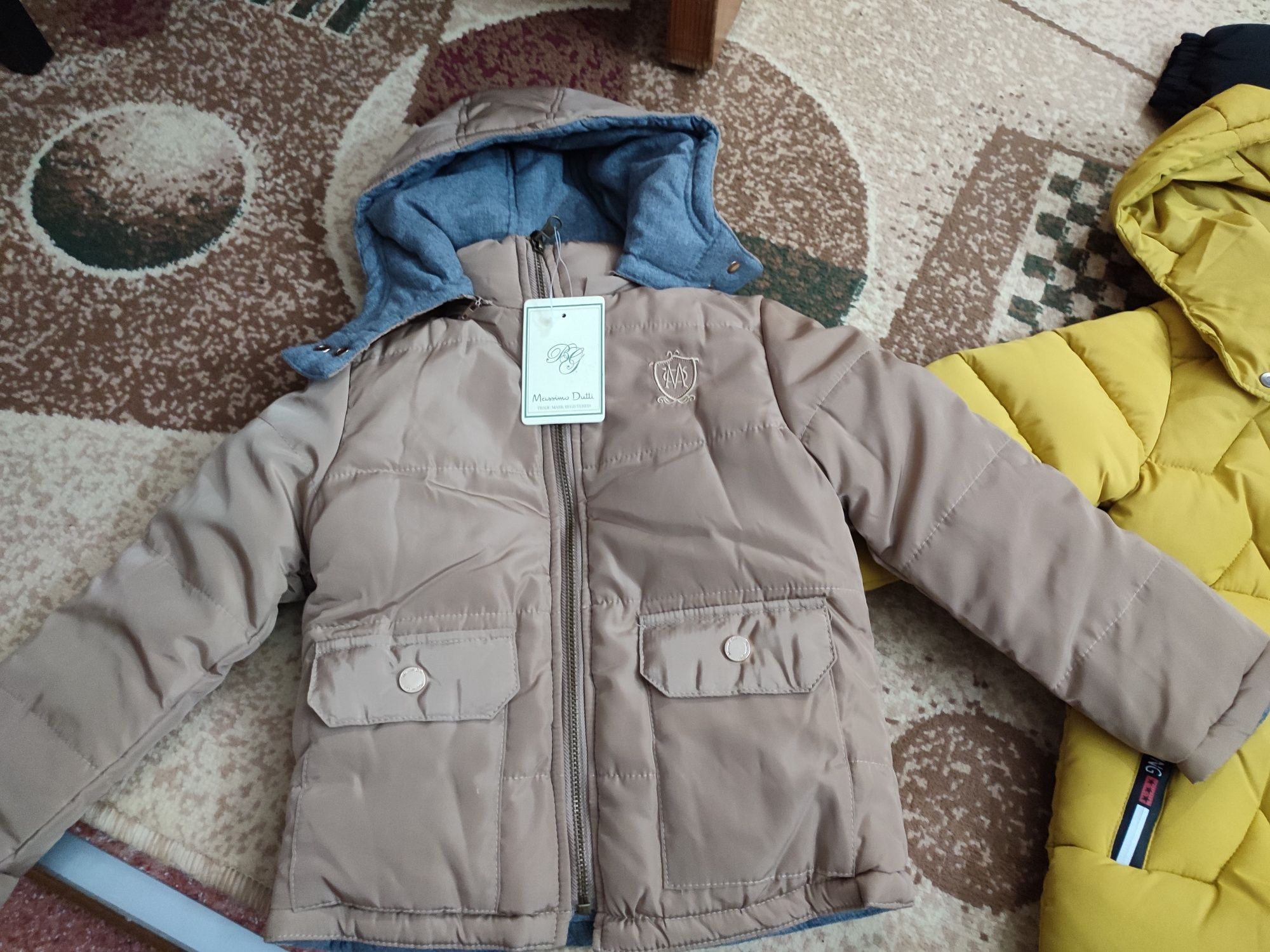 Продам куртки детские