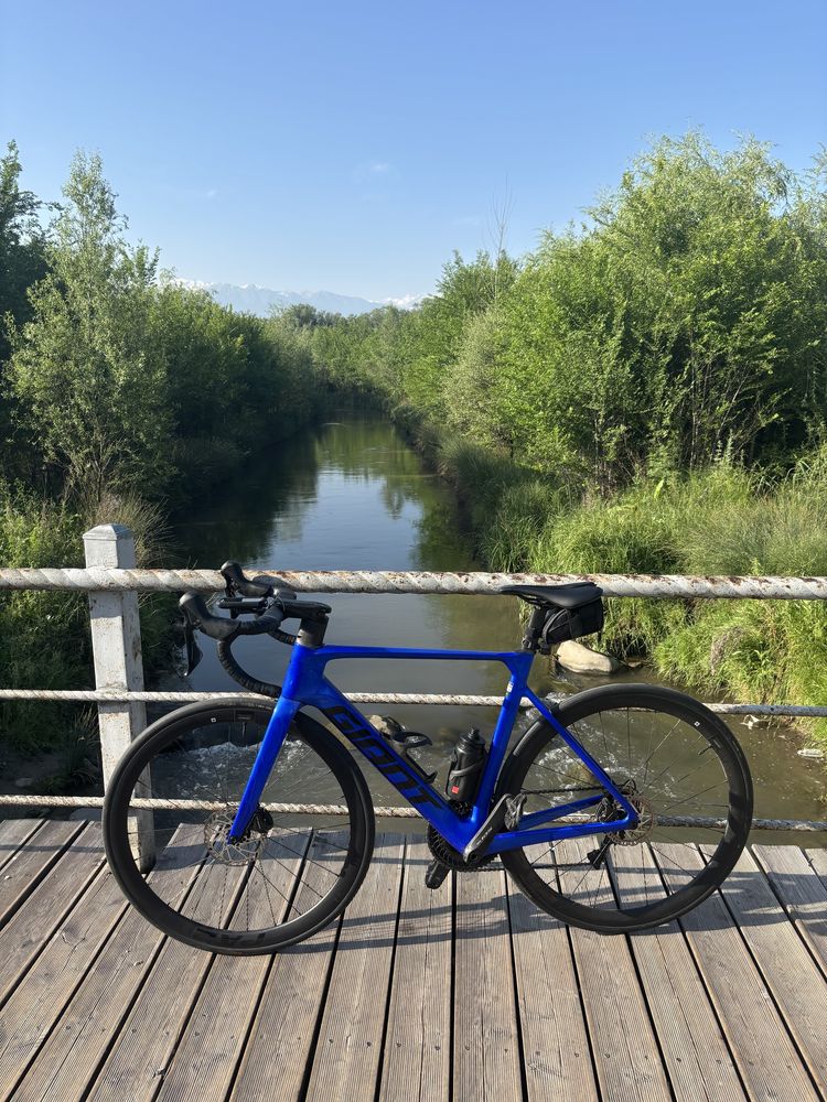 Карбоновый шоссейный велосипед Giant Propel Advanced 2