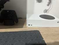 Xbox series s в хорошем сосотянии с костомным геймпадом