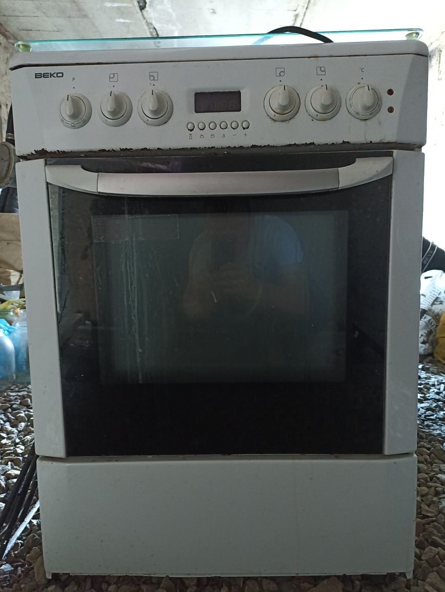 Продам газовую плиту BEKO