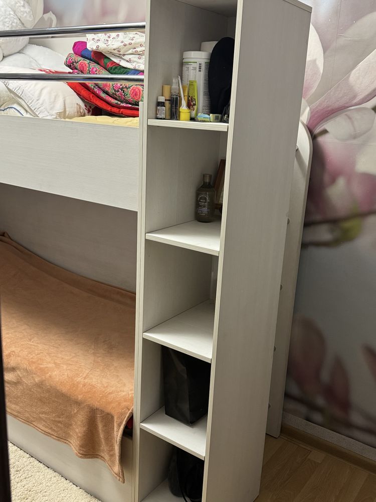 Продаю кровать (двухъярусную)