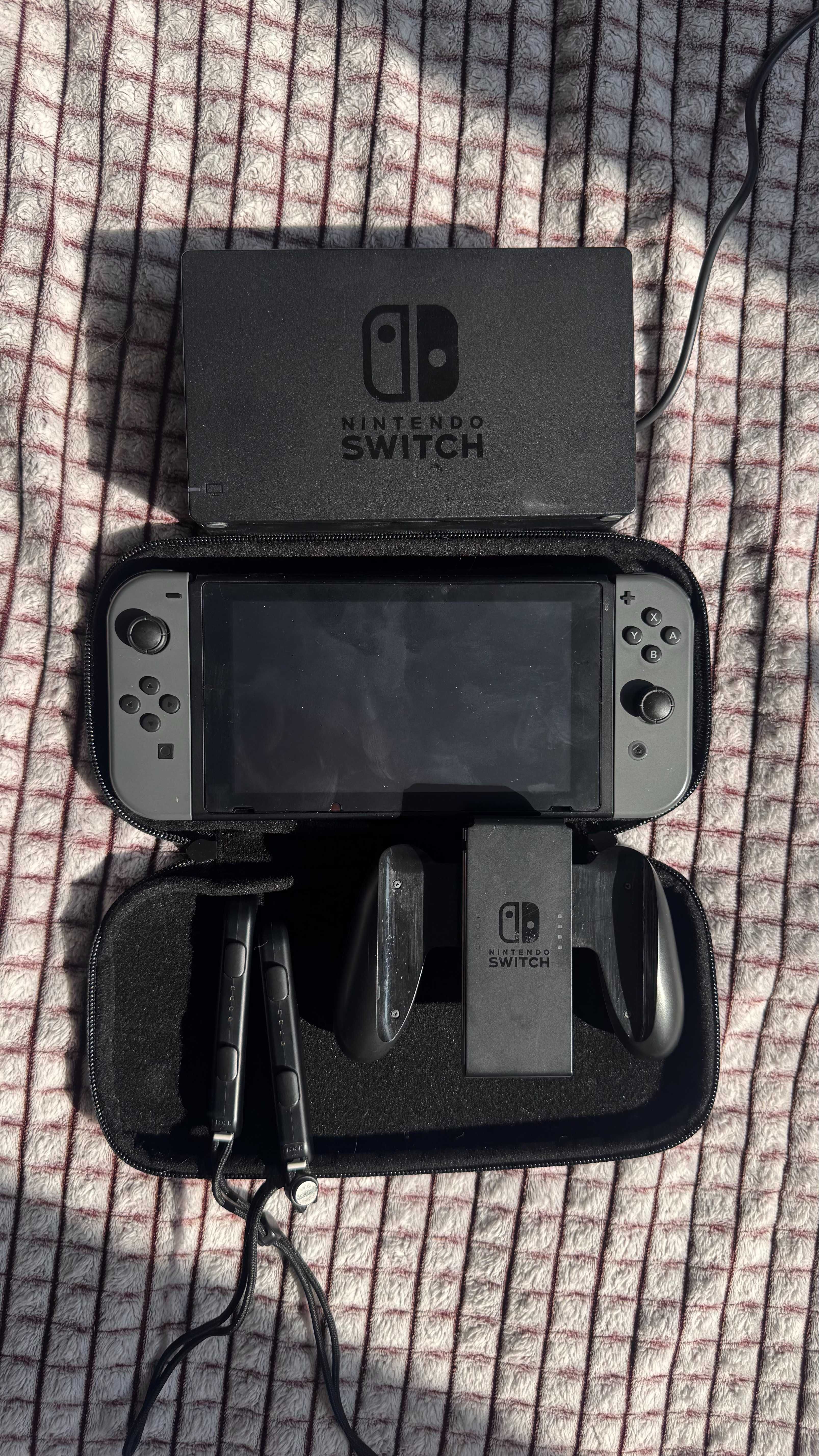 Приставка Nintendo Switch (прошитая) + карта памяти 64Gb