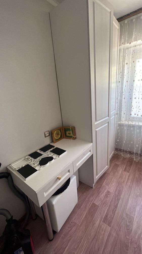 Продаю шкаф и писменный стол