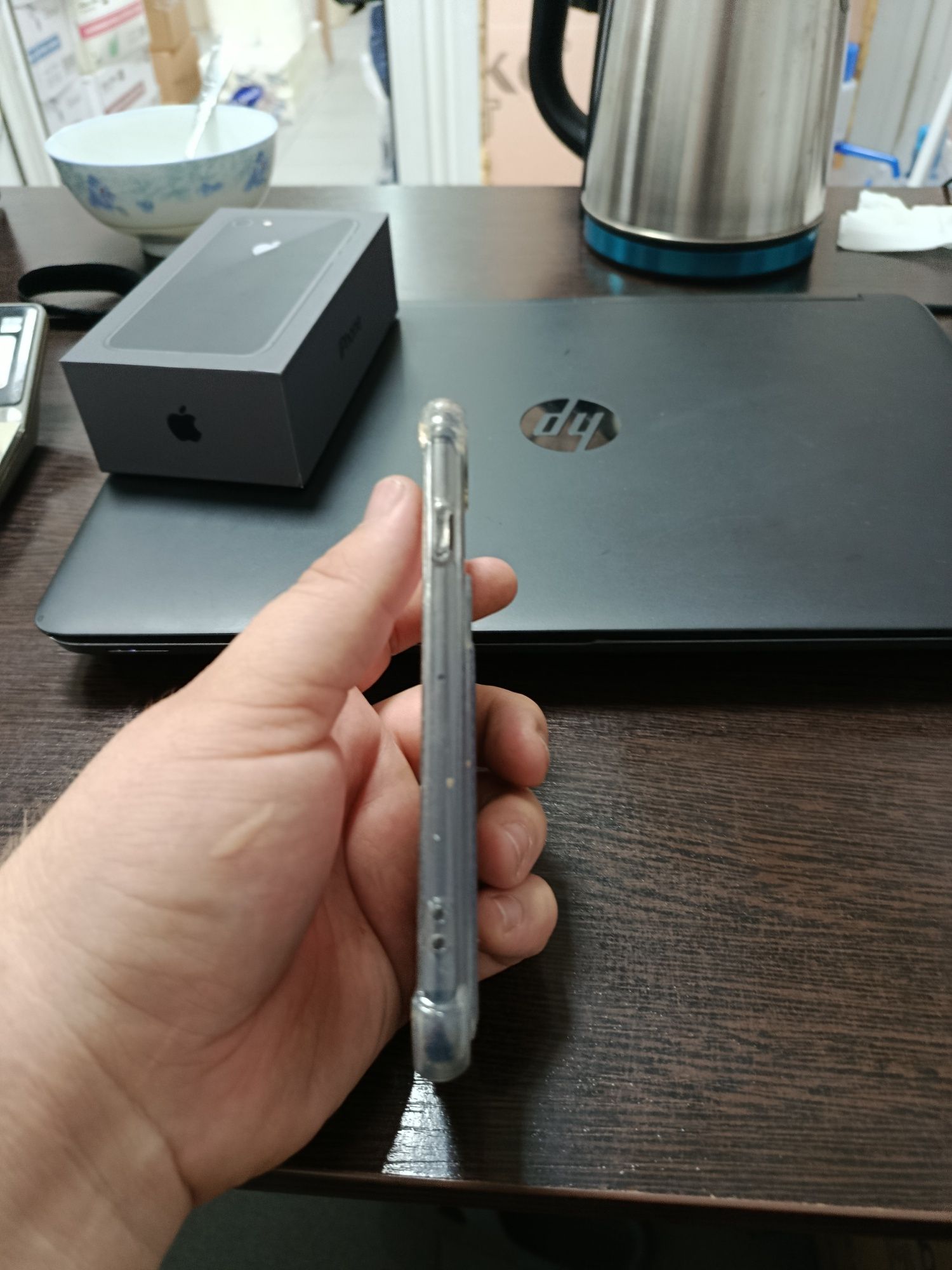 Продам оригинал Iphone 8 64gb