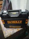 Кейс для шуруповерта DeWalt.