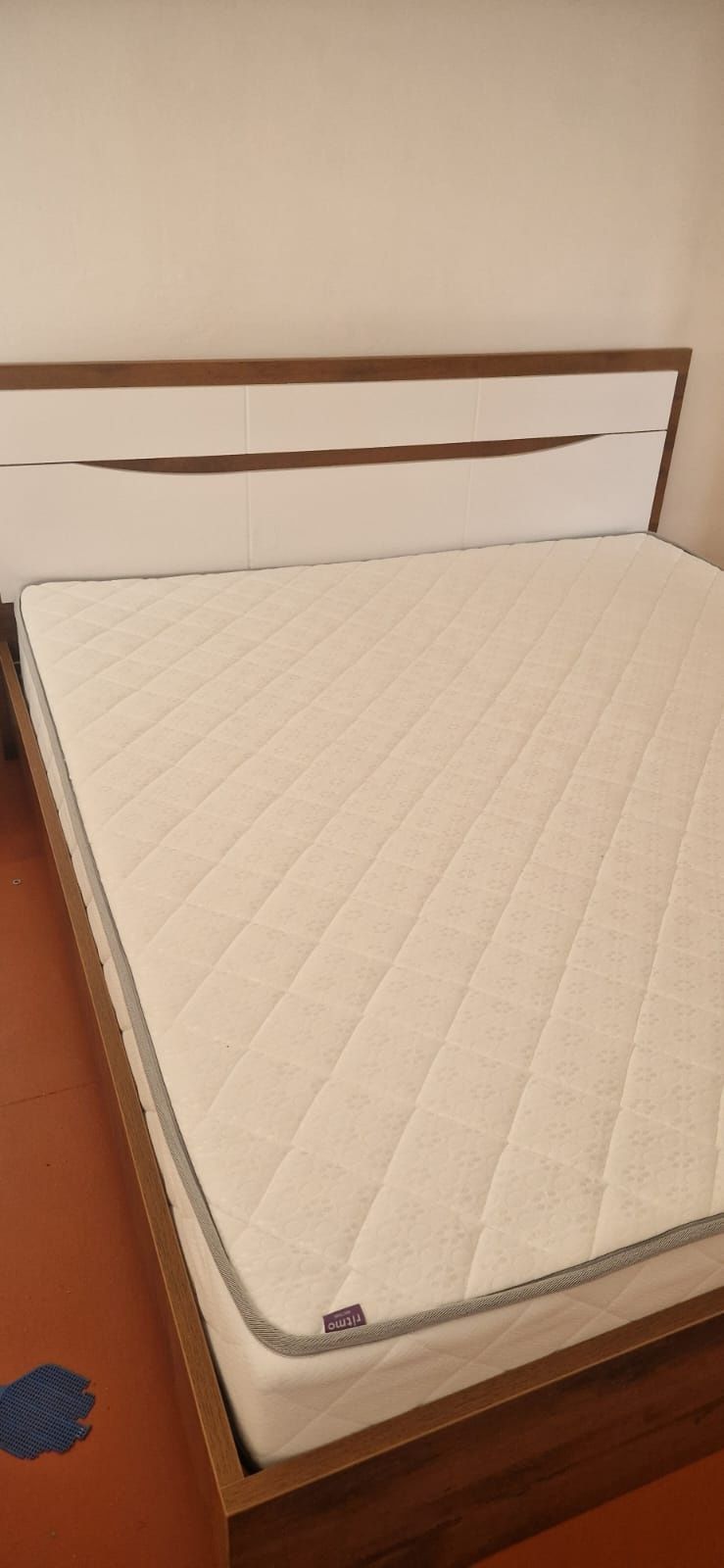 Продам двуспальную кровать