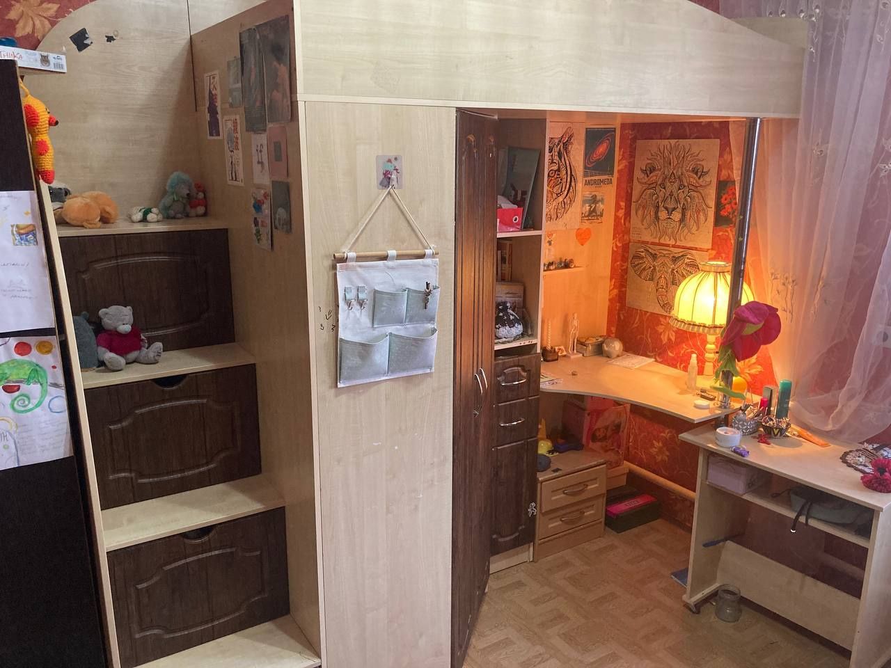 Продается школьный гарнитур.