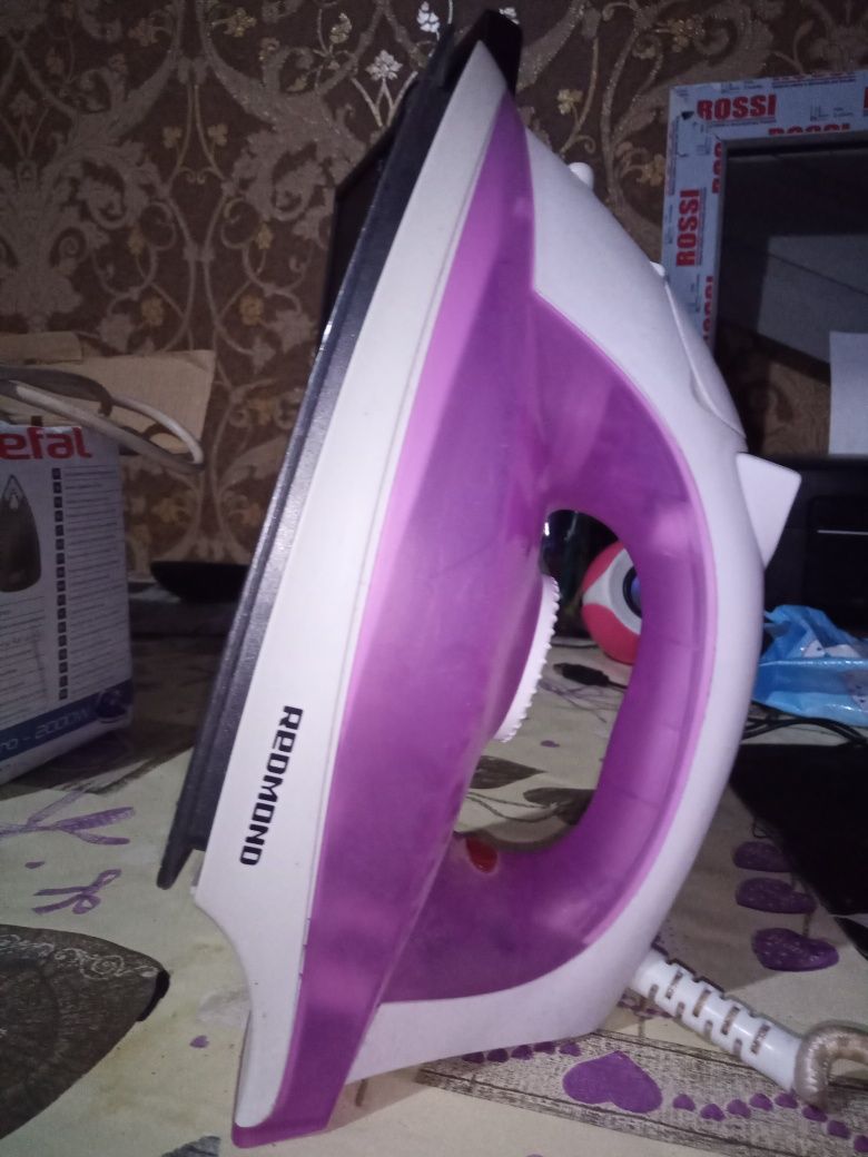 Утюг Redmond б/у