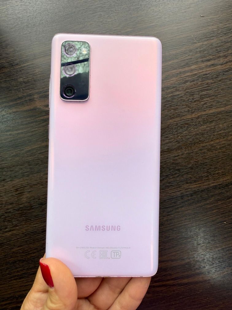 Samsung S20 FE розовый