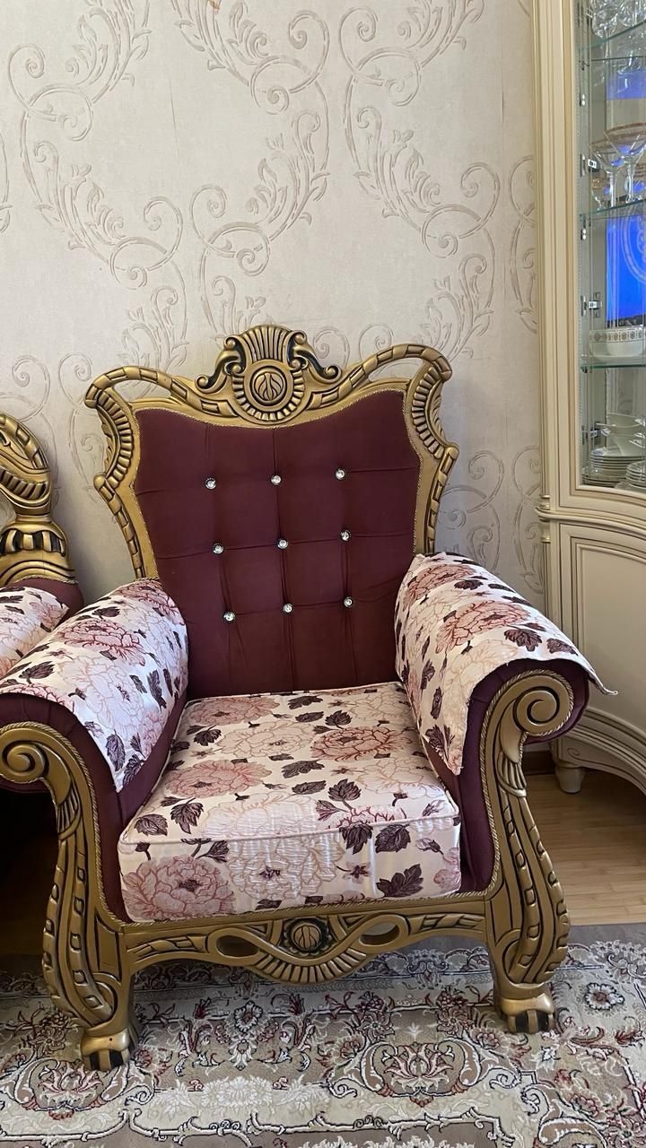 Продам диван кресло и столик
