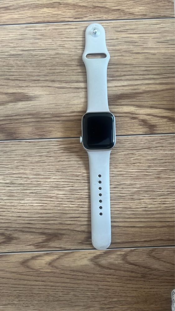 Срочно продам apple watch SE 2, 2024года